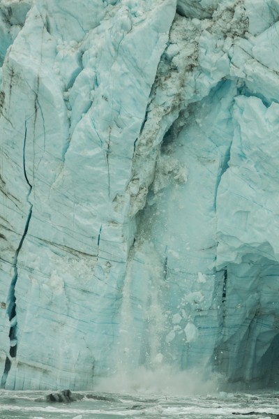 Desprendimiento en el glaciar Margerie, Parque Nacional Bahía del Glaciar, Alaska, Estados Unidos, 2017-08-19, DD 57