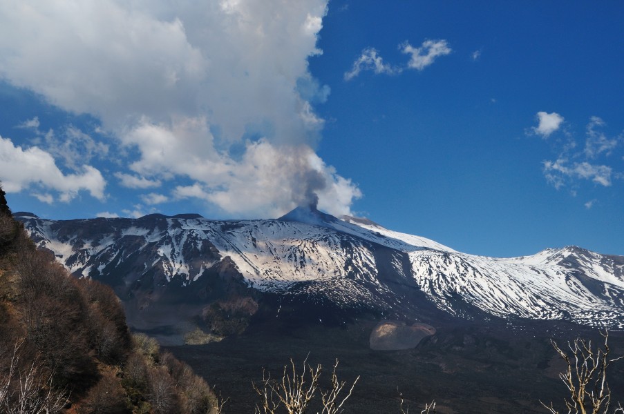Etna April 2011 Eruption - Creative Commons by gnuckx (5607649346)