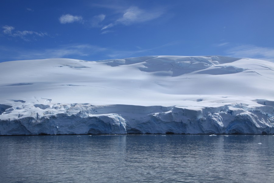 Glacier in Penola Strait, Antarctica (6060309011)