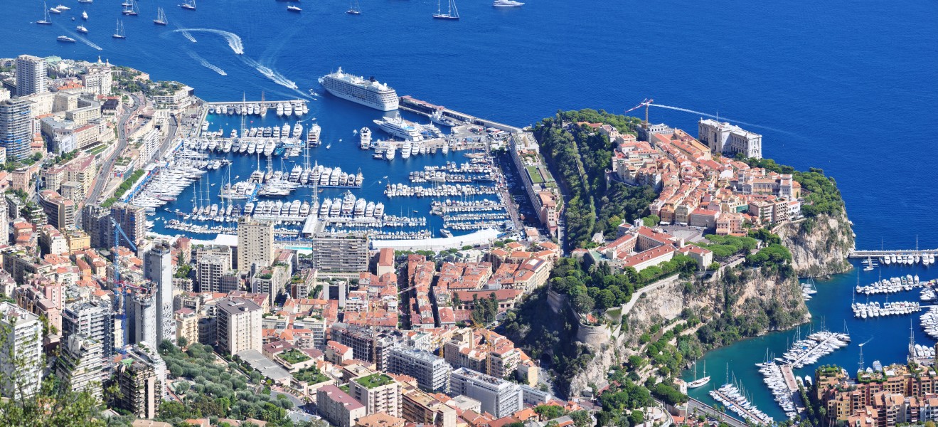 Hafen und Felsen von Monaco-La Turbie