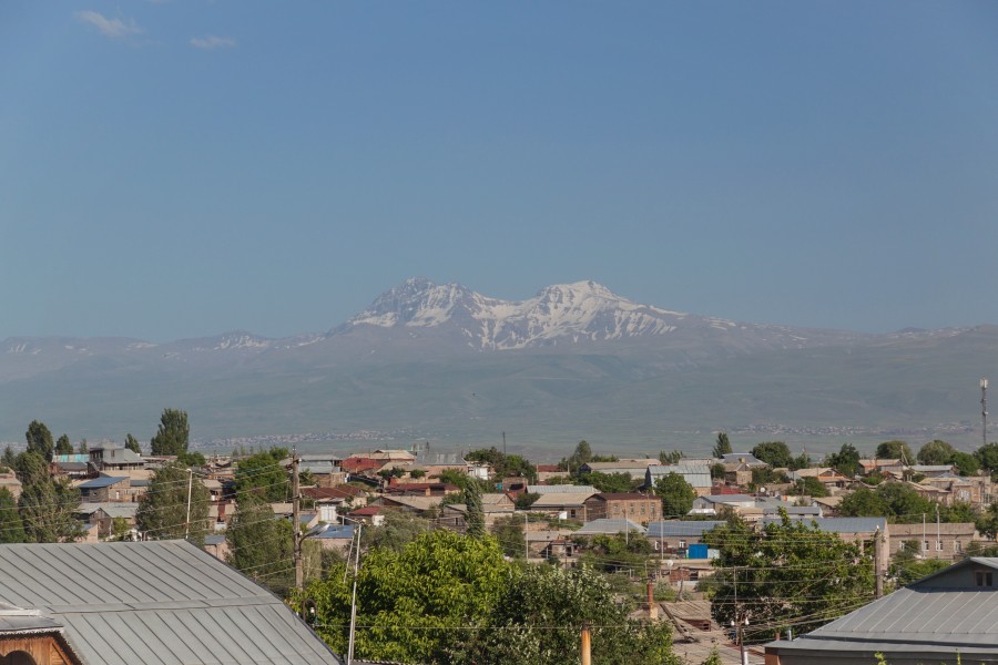 2014 Prowincja Szirak, Giumri, Widok na miasto i góry w oddali (02)