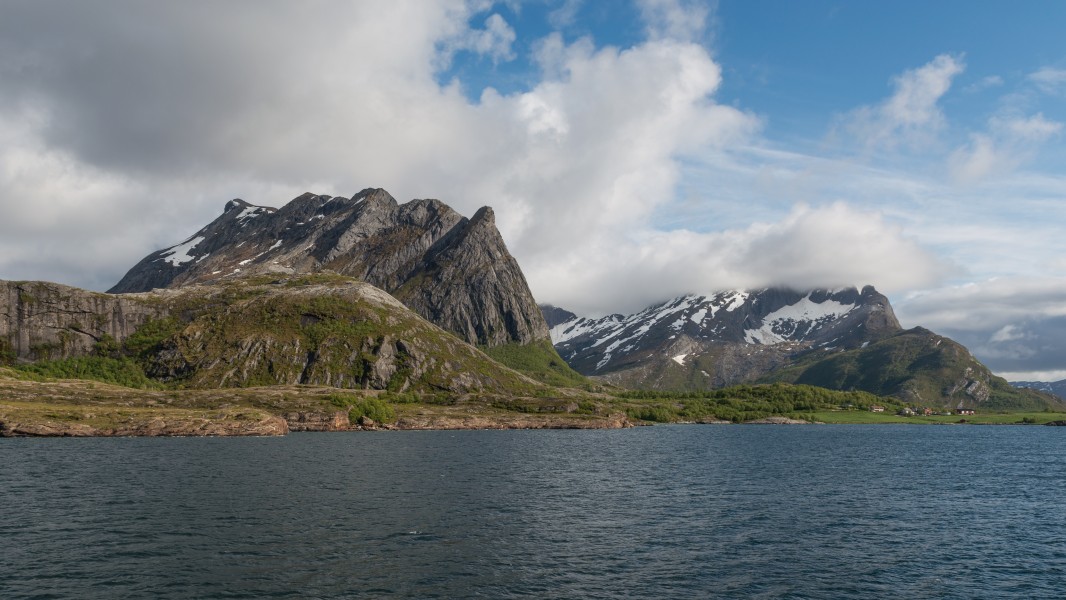 Coast and Mountains, as seen from the Kilboghamn-Jektvik Ferry 20150607 1