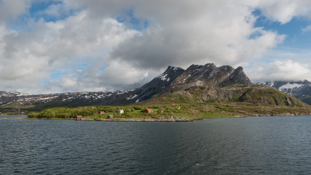 Coast and Mountains, as seen from the Kilboghamn-Jektvik Ferry 20150607 2