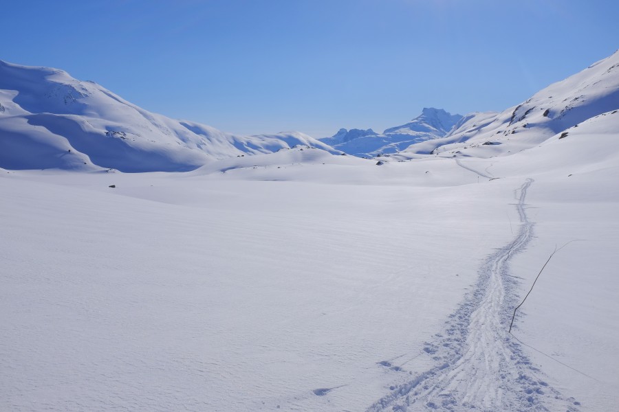 Delicate ski trail down Storutladalen