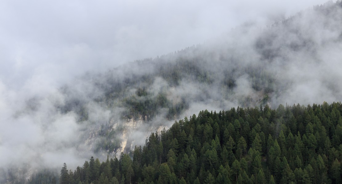 Tschiertschen (1350 meter). Zicht op bergen vanaf het balkon van het hotel 04