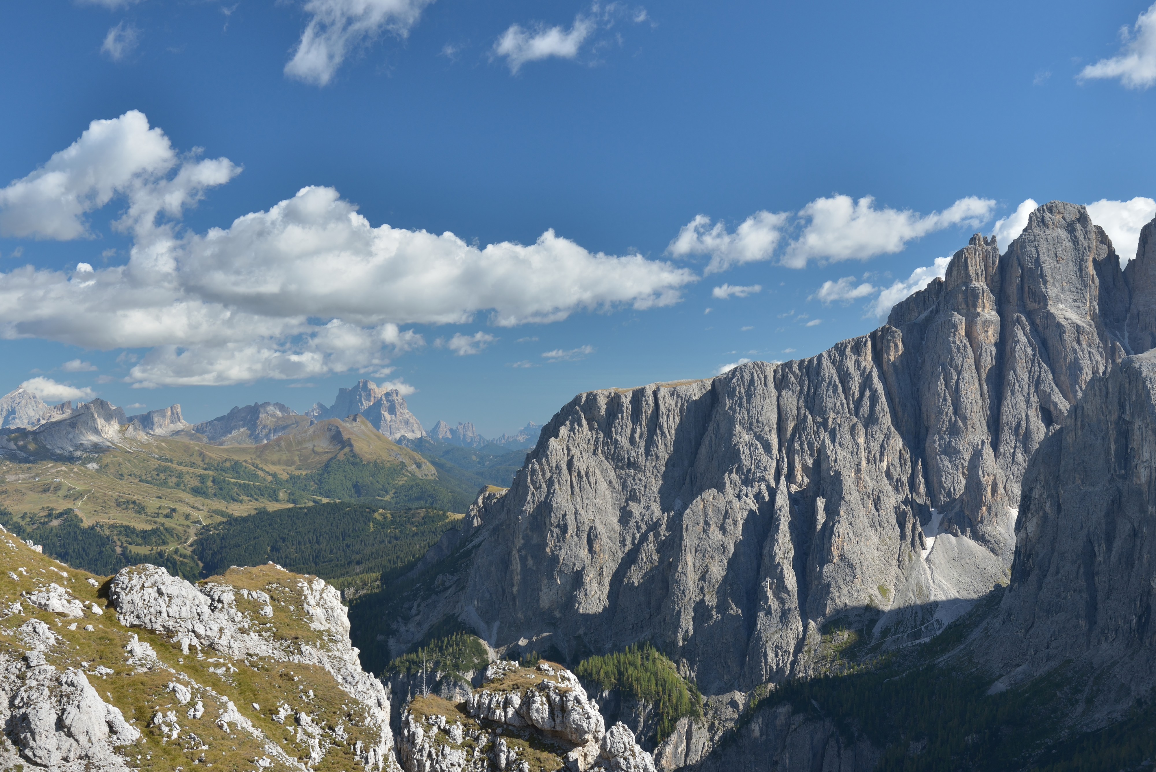 Montes de Mezdi sëura Calfosch Dolomites