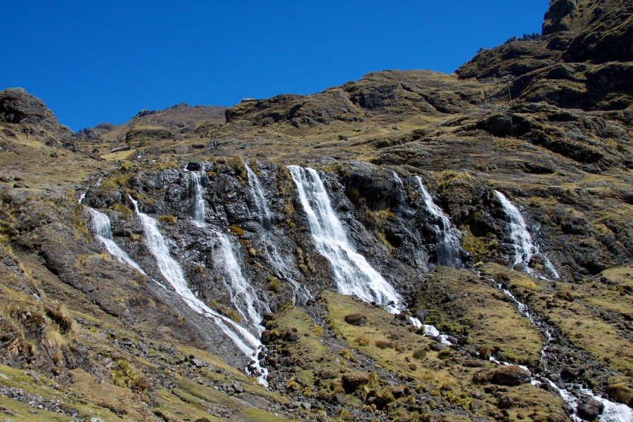 Peru - Lares Trek 037 - waterfalls (7586194618)