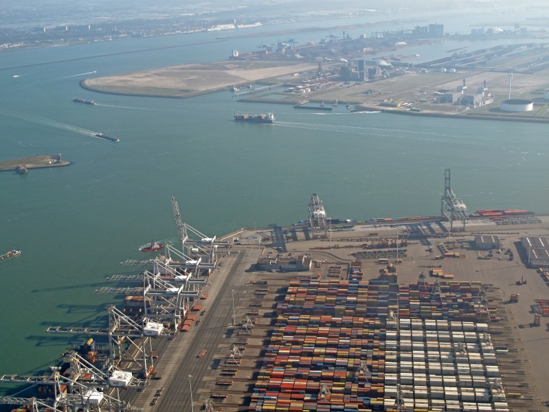 Maasvlakte, containeropslag foto1 2014-03-09 11.12