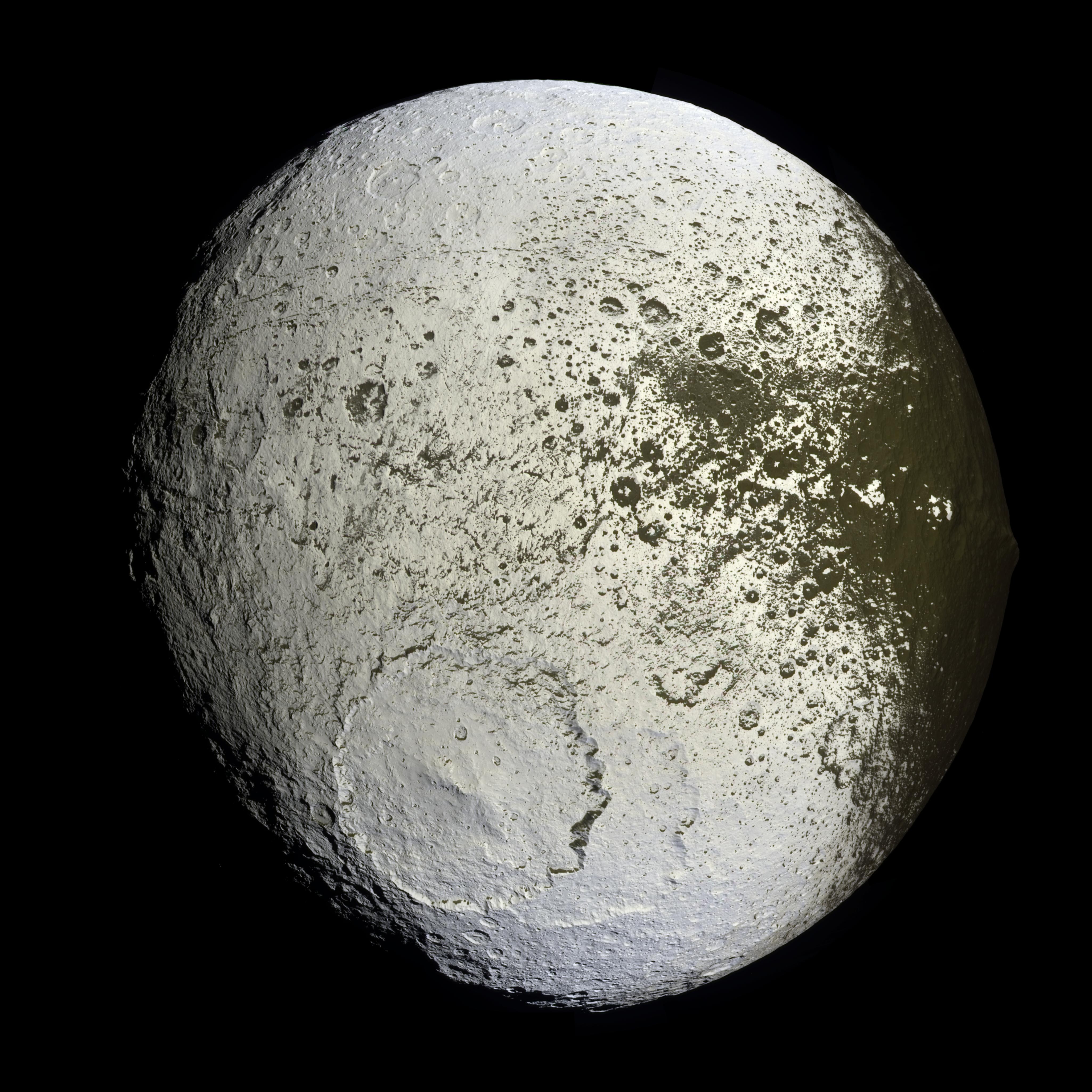 Iapetus as seen by the Cassini probe - 20071008