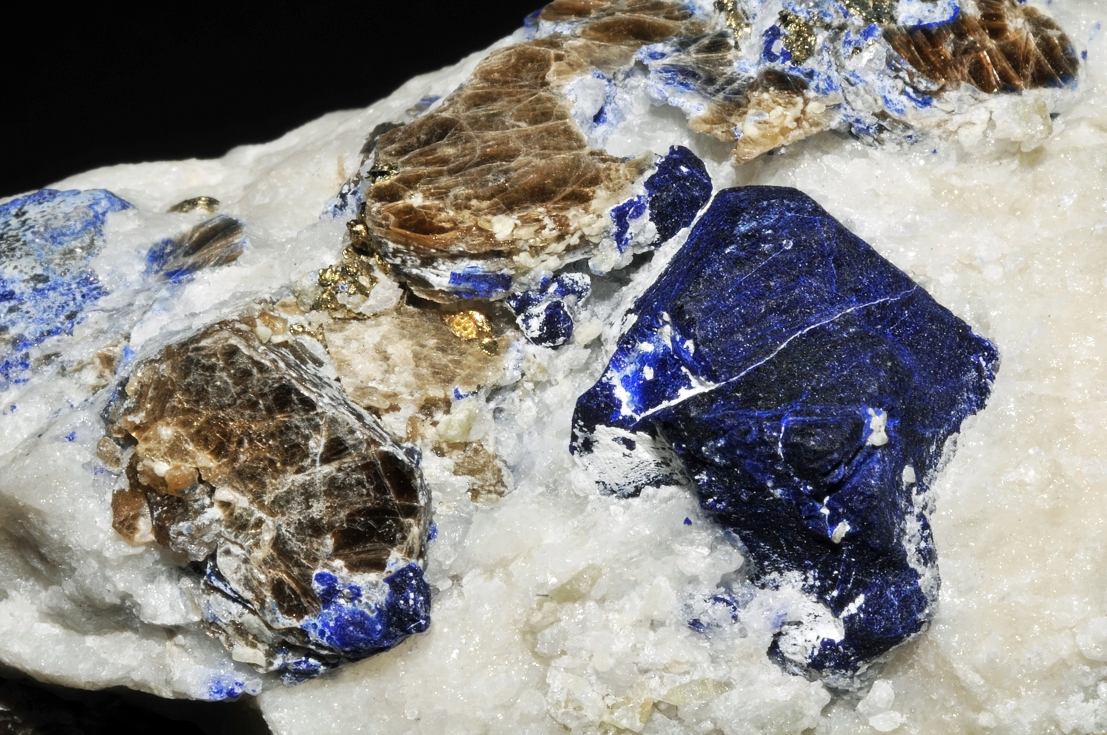 Lazurite, mica var. muscovite et pyrite (Afghanistan) 1 