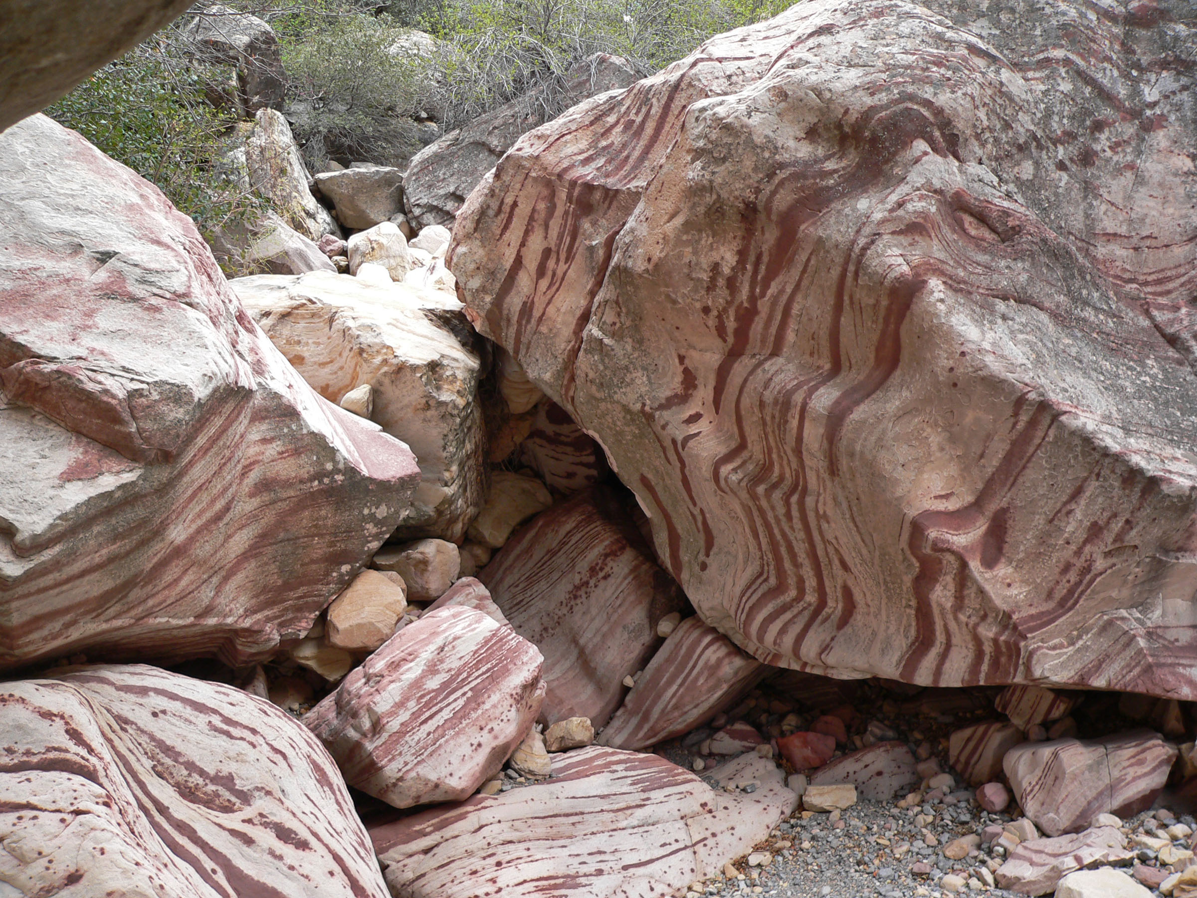 Pine Creek Canyon boulders 1