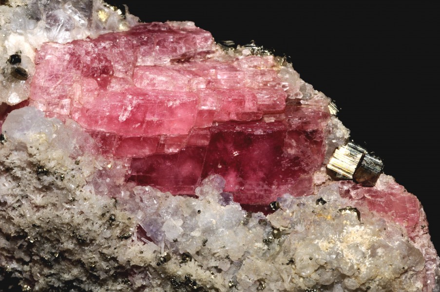 Rhodocrosite, quartz, pyrite, fluorine (Chine) 1 