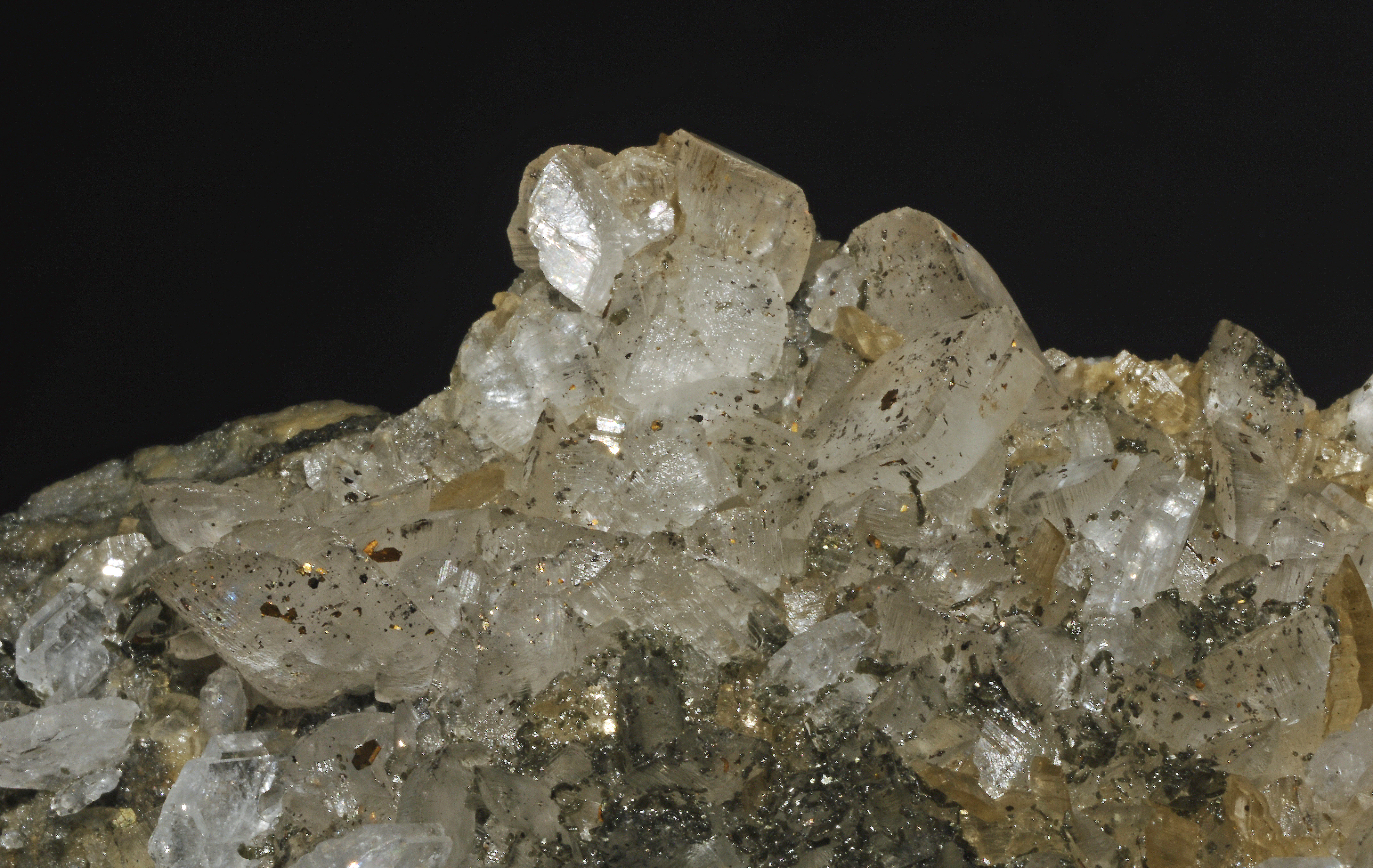 Sidérite, quartz, pyrite et phlogopite (Mexique) 
