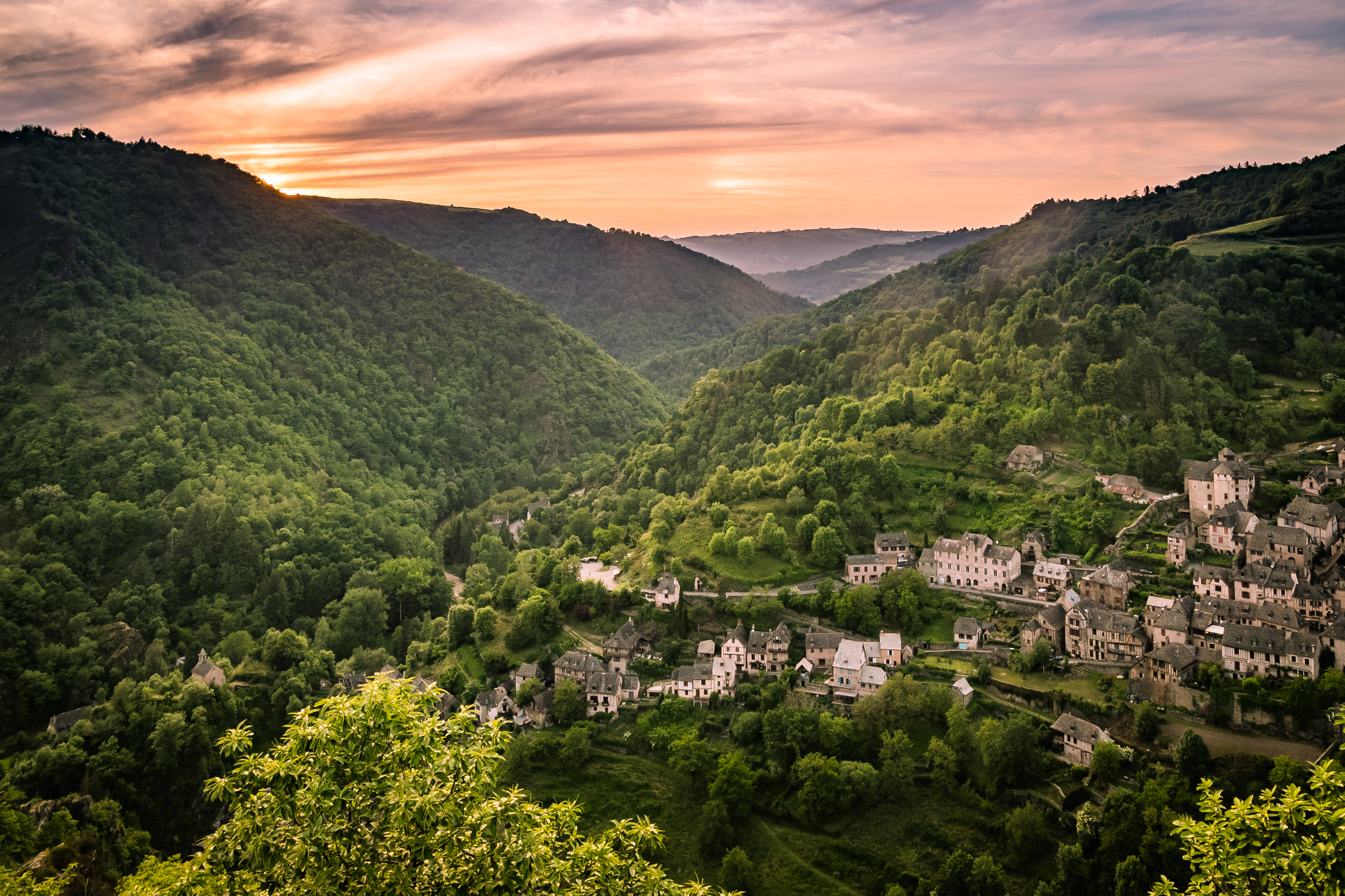 Panoramic sunset in Conques 03