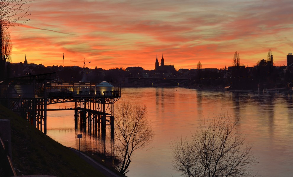 Basel - Sonnenuntergang am Rheinufer