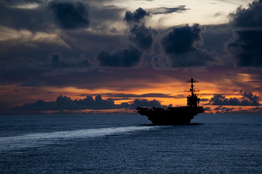 Flickr - Official U.S. Navy Imagery - USS George Washington is underway in the Pacific Ocean.