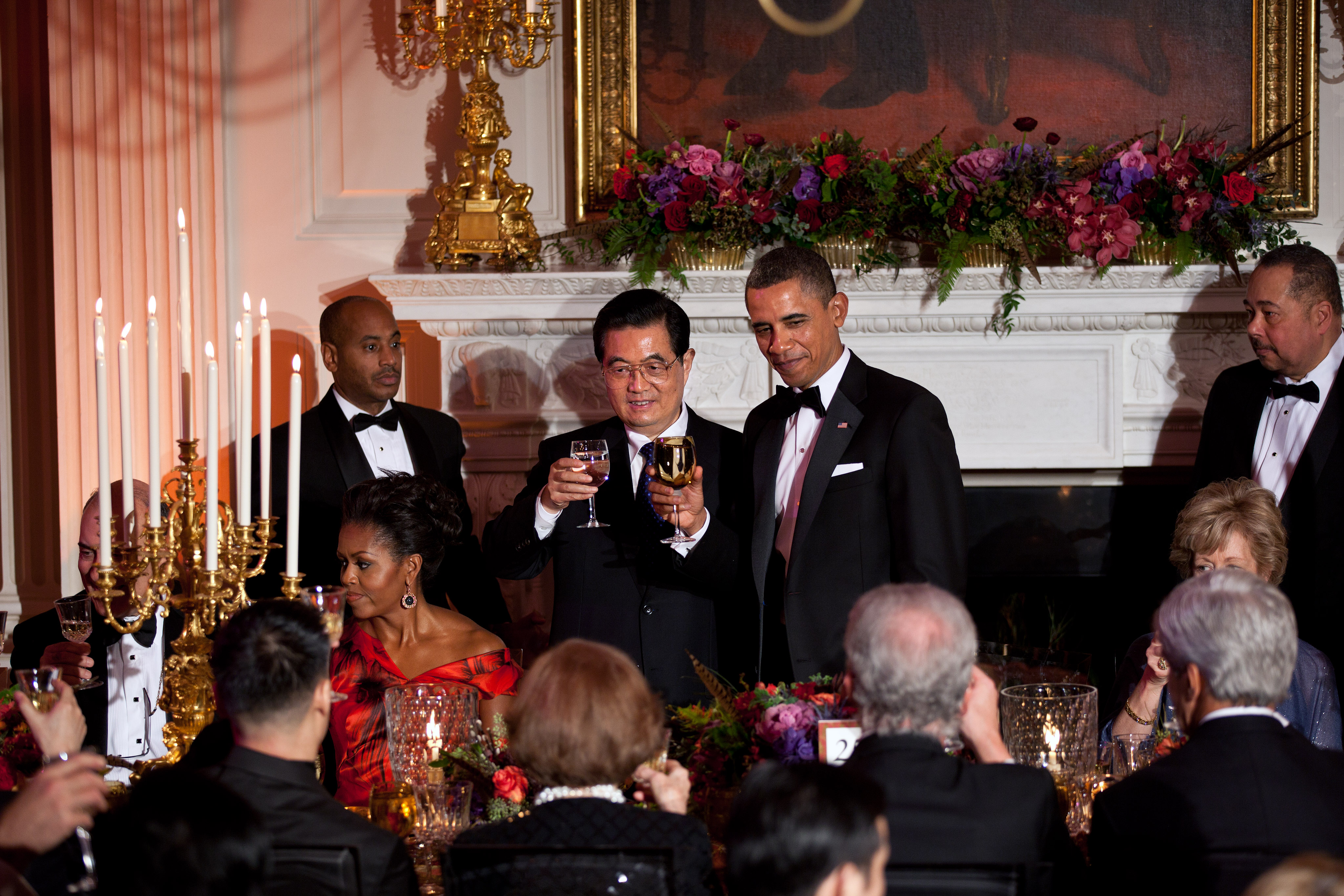 Barack Obama and Hu Jintao of China toast, 2011