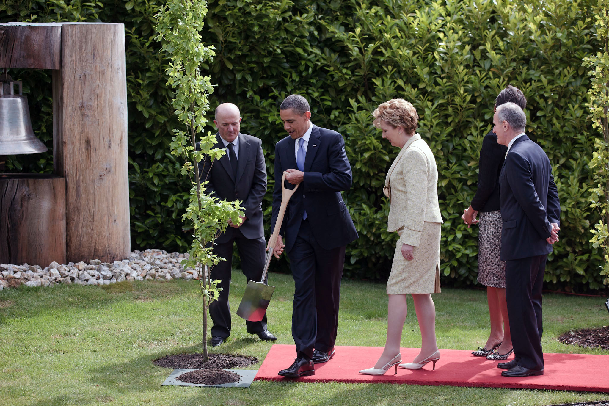 Barack Obama Plants a Tree at Áras an Uachtaráin