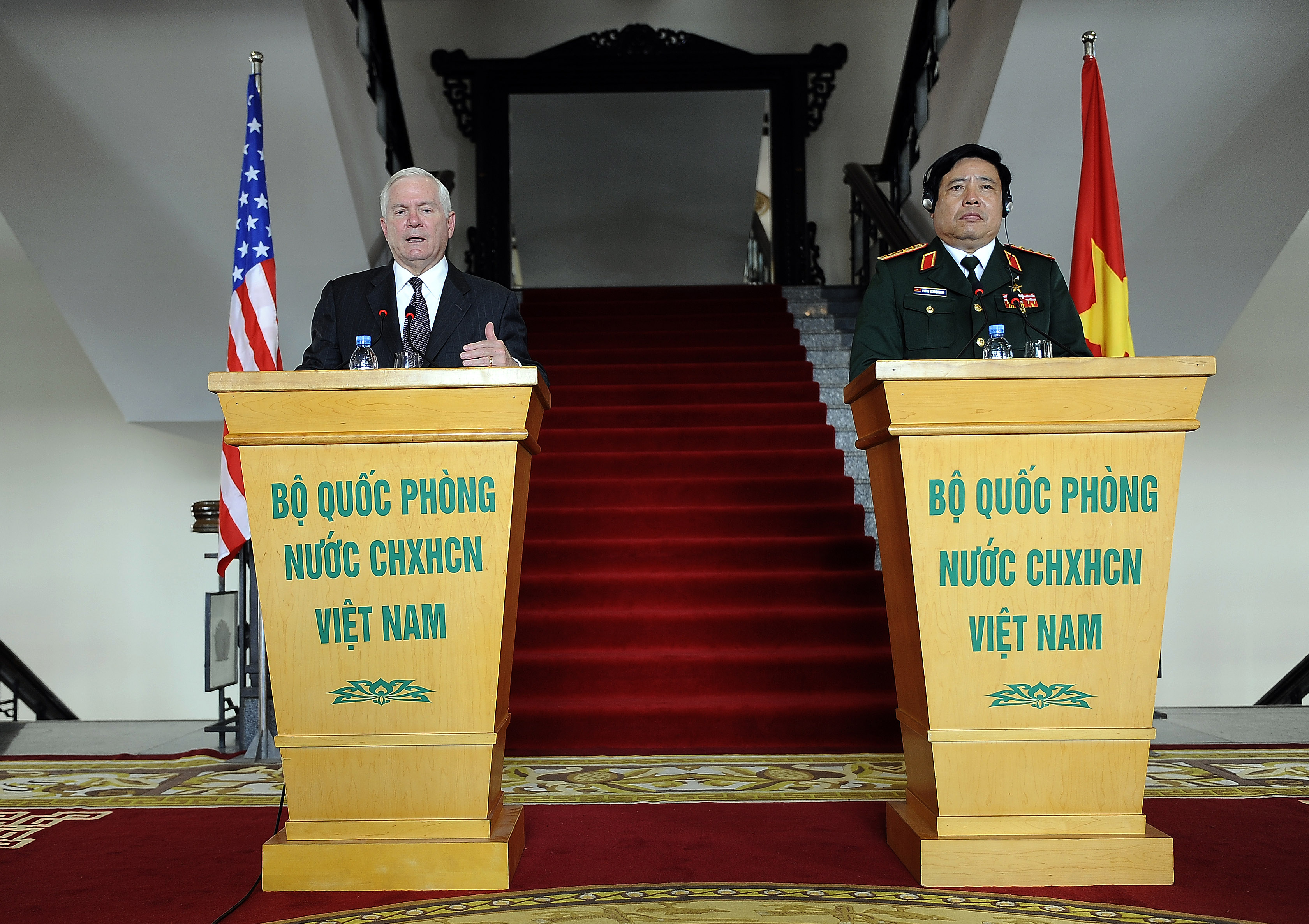 Defense.gov News Photo 101011-F-6655M-026 - Secretary of Defense Robert M. Gates and Vietnamese Minister of Defense Gen. Phung Quang Thanh hold a joint press conference in the Vietnamese