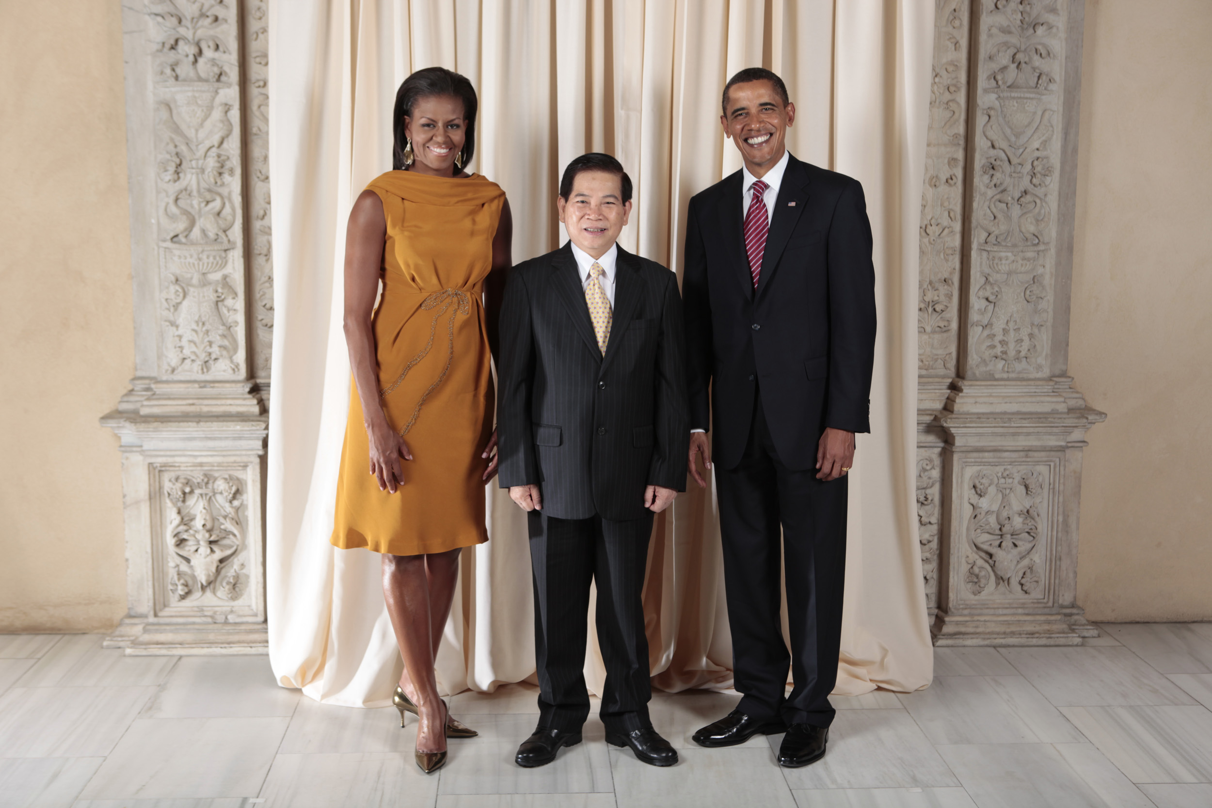 Nguyen Minh Triet with Obamas