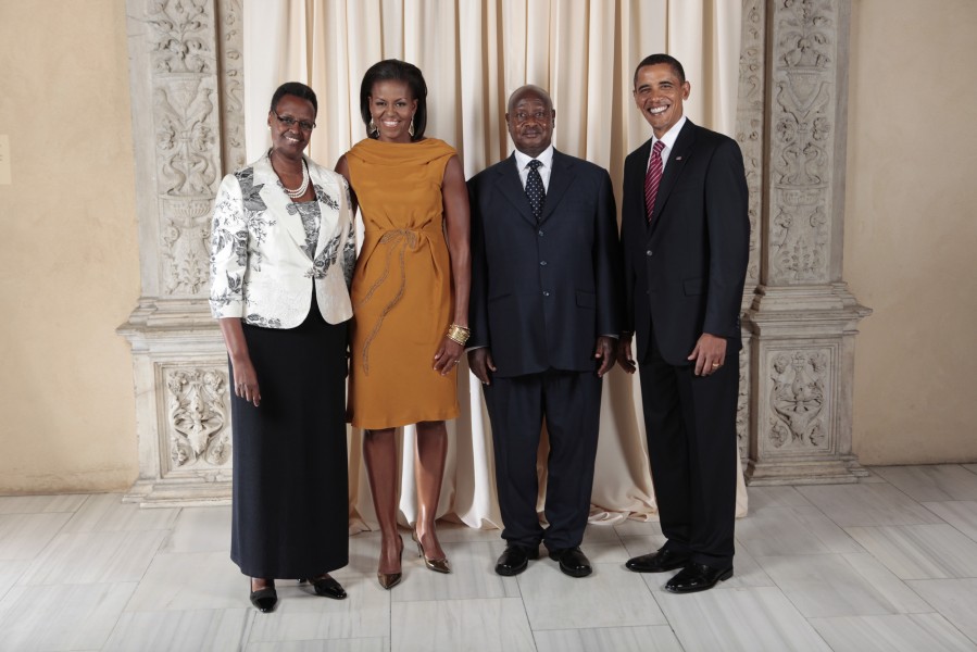 Yoweri Kaguta Museveni with Obamas