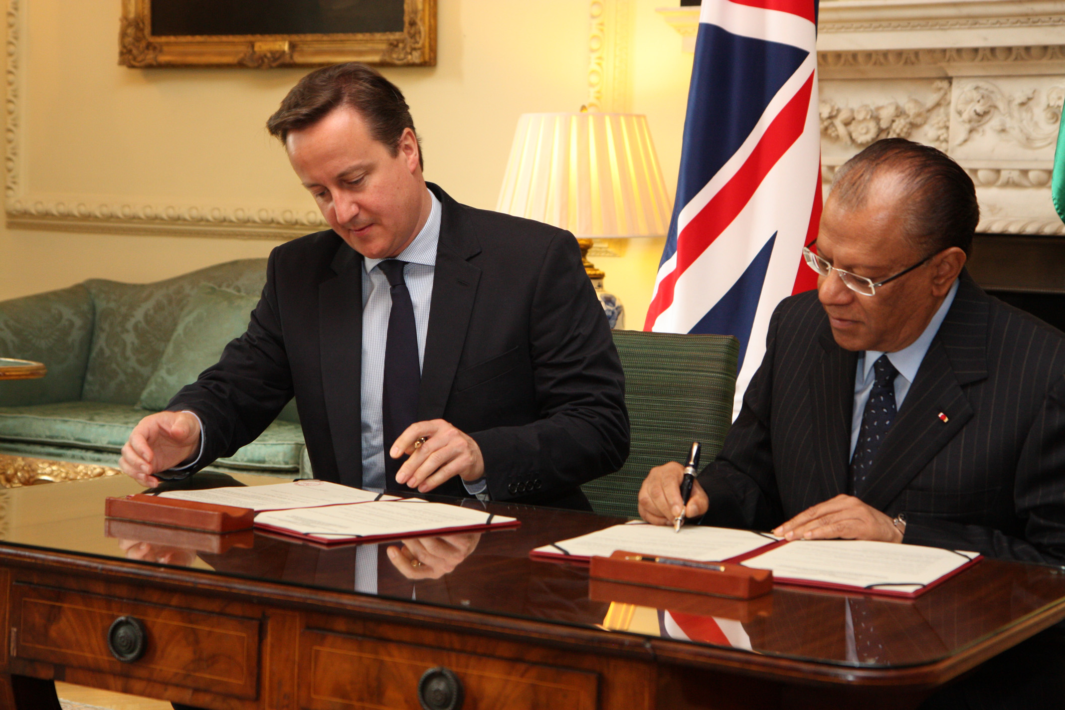 Prime Minister David Cameron with Prime Minister of Mauritius (7351065128)