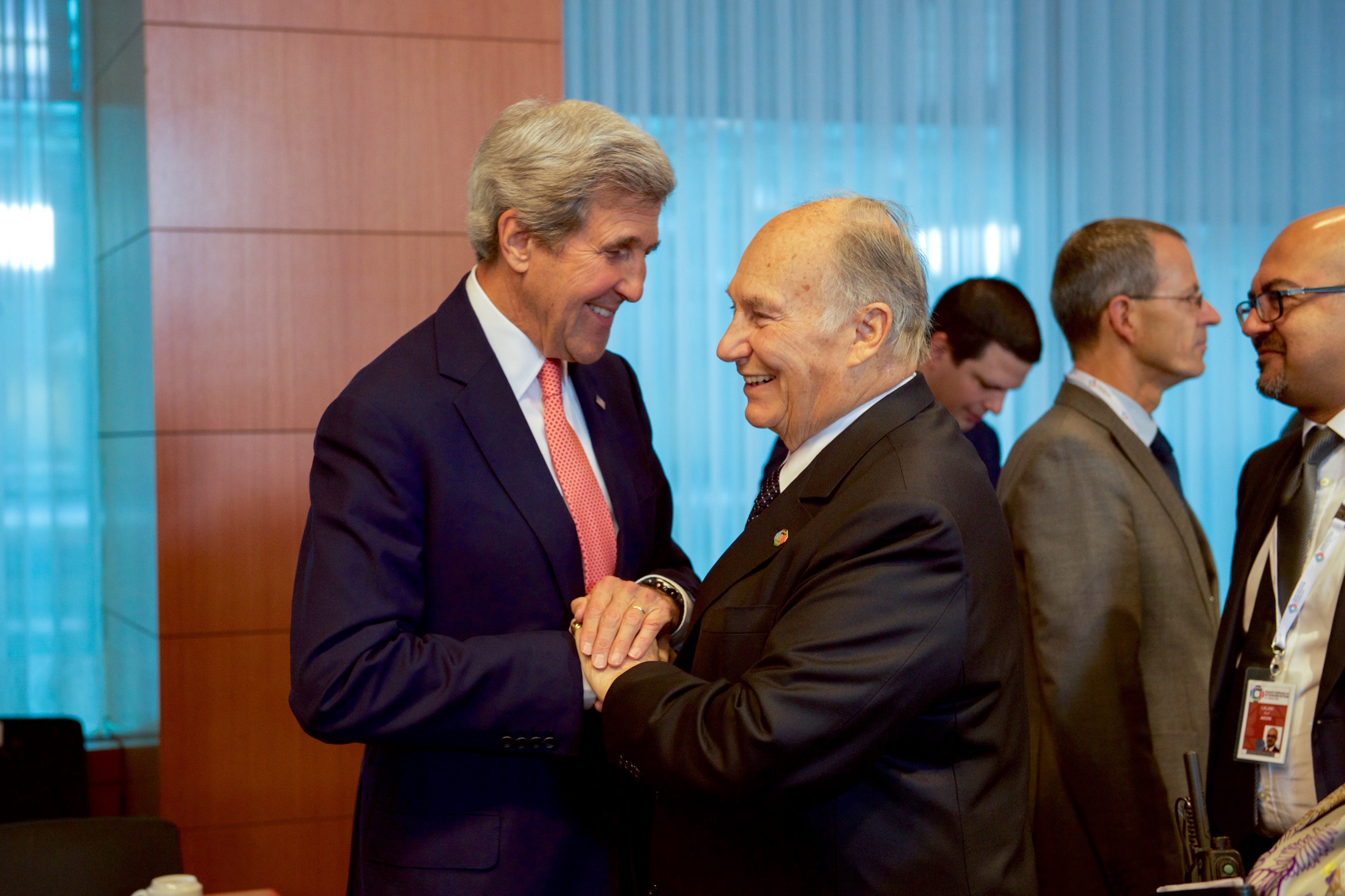 Secretary Kerry Chats with the Aga Khan (30043375201)