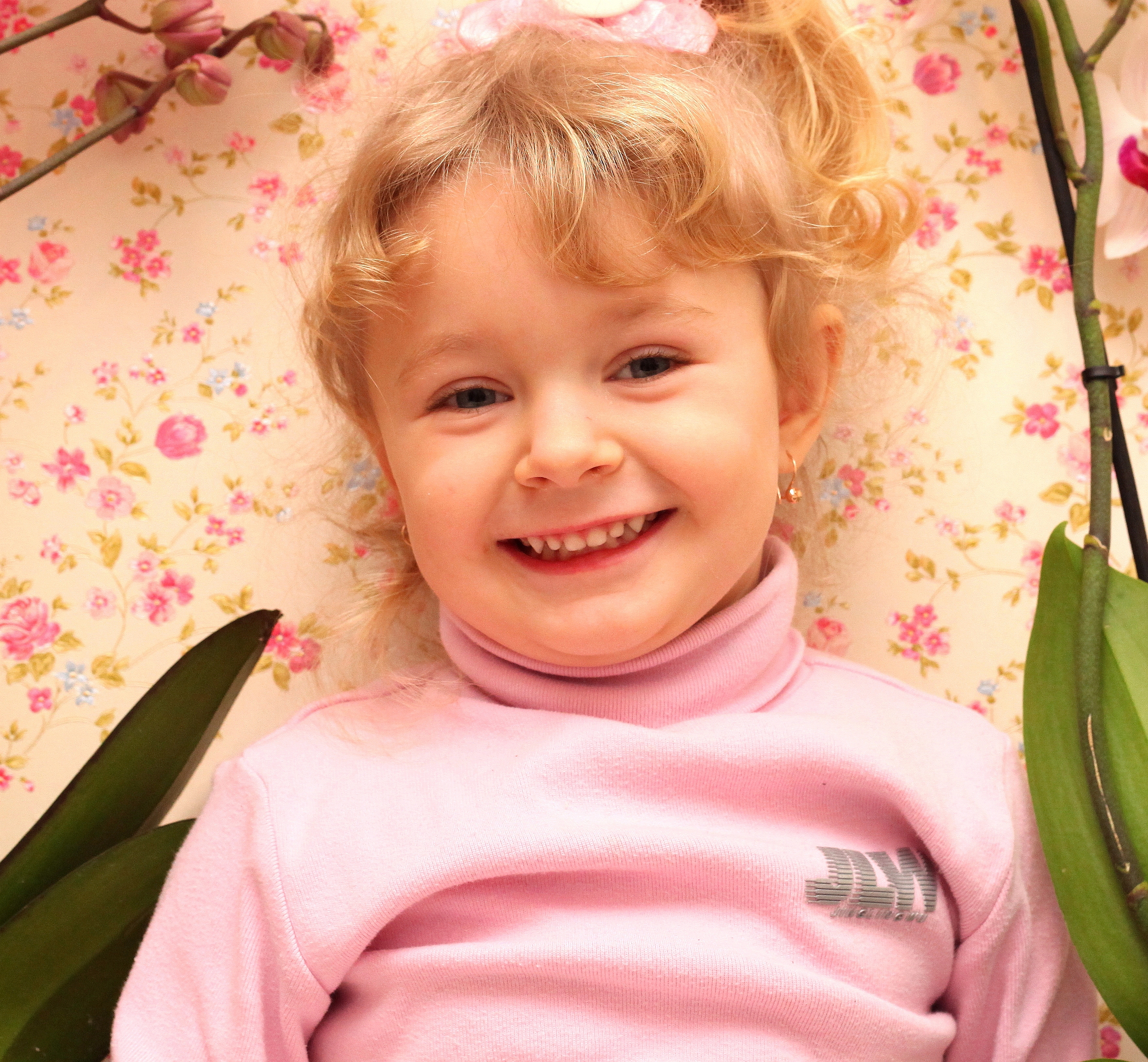 a young cute blond smiling baby girl, photo 1