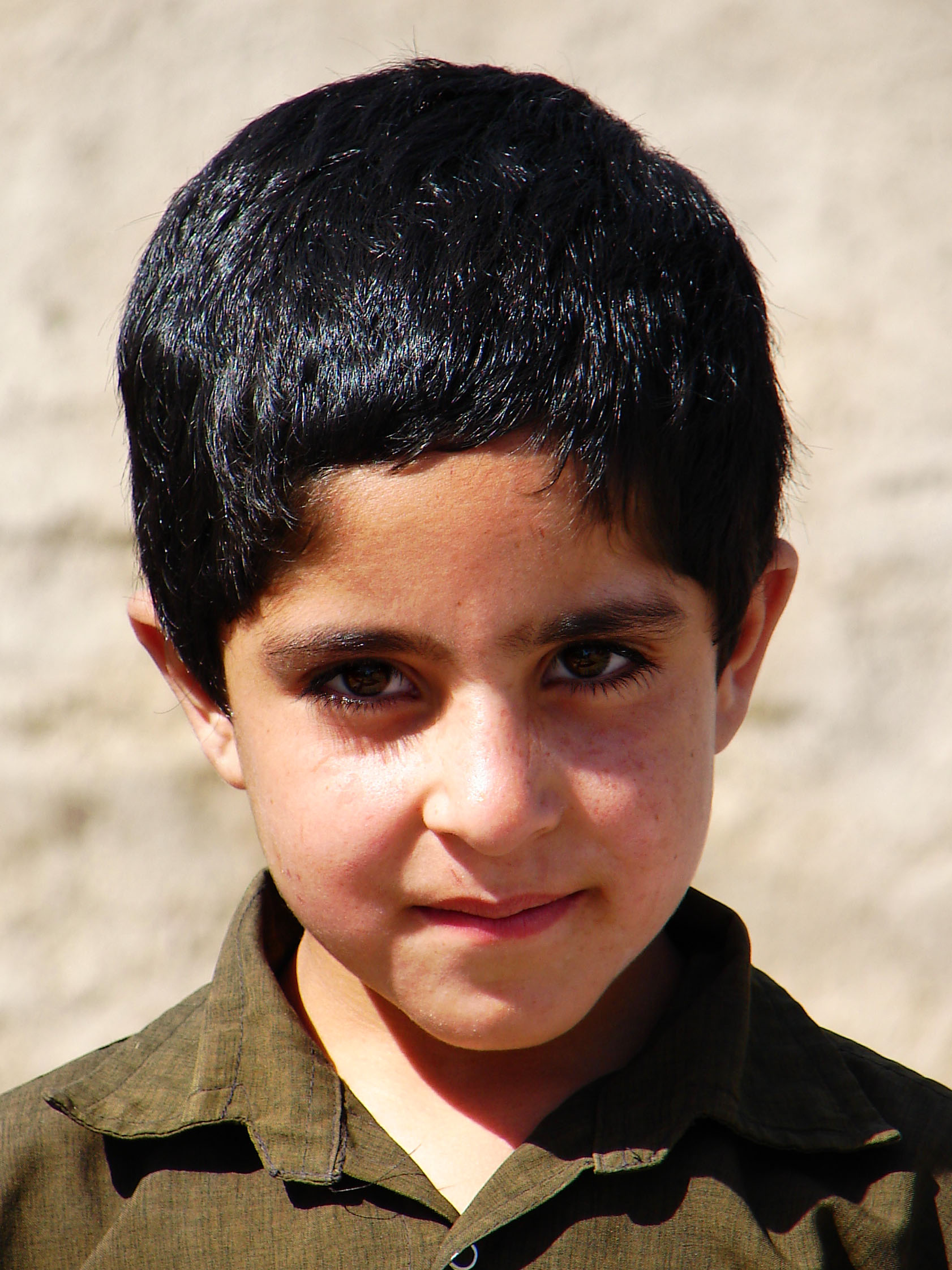 Persian-Iranian boy, Isfahan, Iran, 06-30-2006