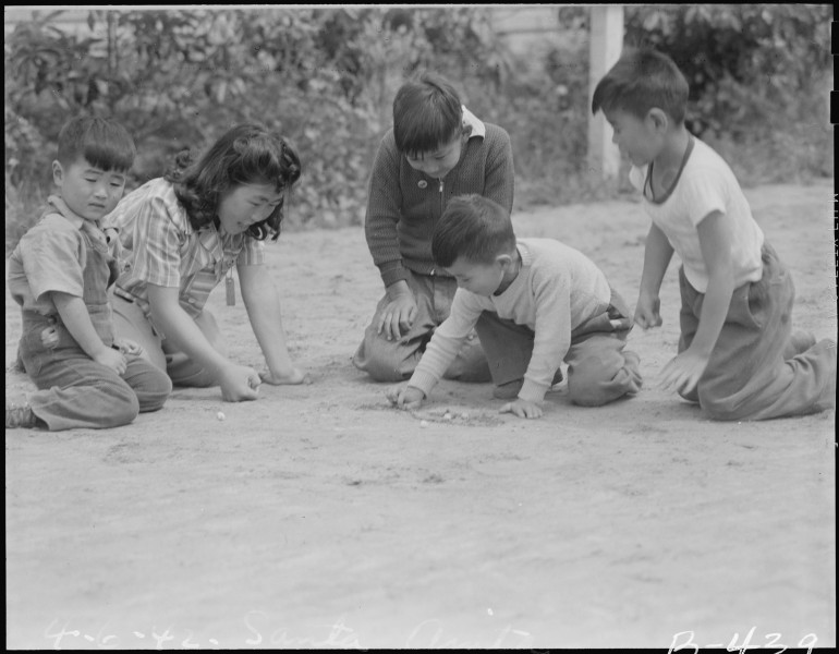 Arcadia, California. Like all youngsters in this country, children of Japanese ancestry enjoy a gam . . . - NARA - 537053