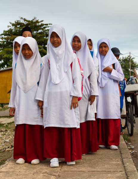 Semporna Sabah School-girls-at-Kg-Simunul-01