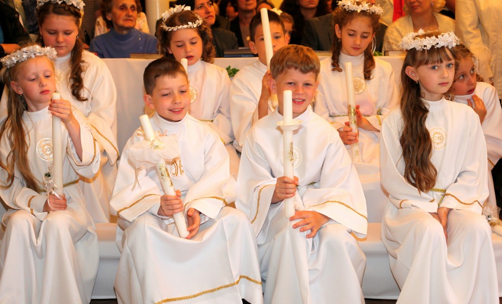the first Holy Communion for children in May 2013, picture 1 out of 5