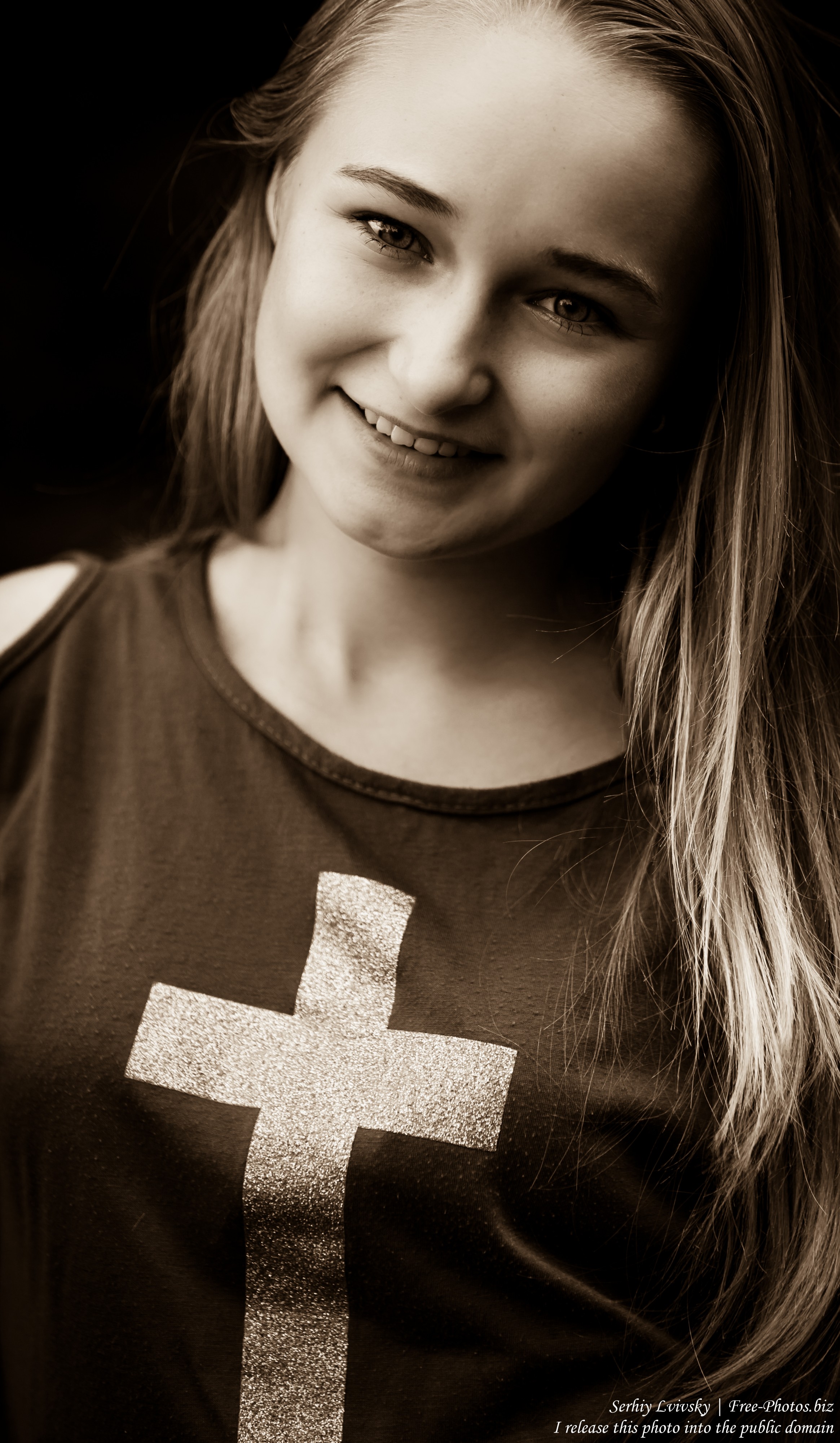 a blond 14-year-old girl with a cross depicted on her T-shirt, photographed in August 2015 by Serhiy Lvivsky, picture 4