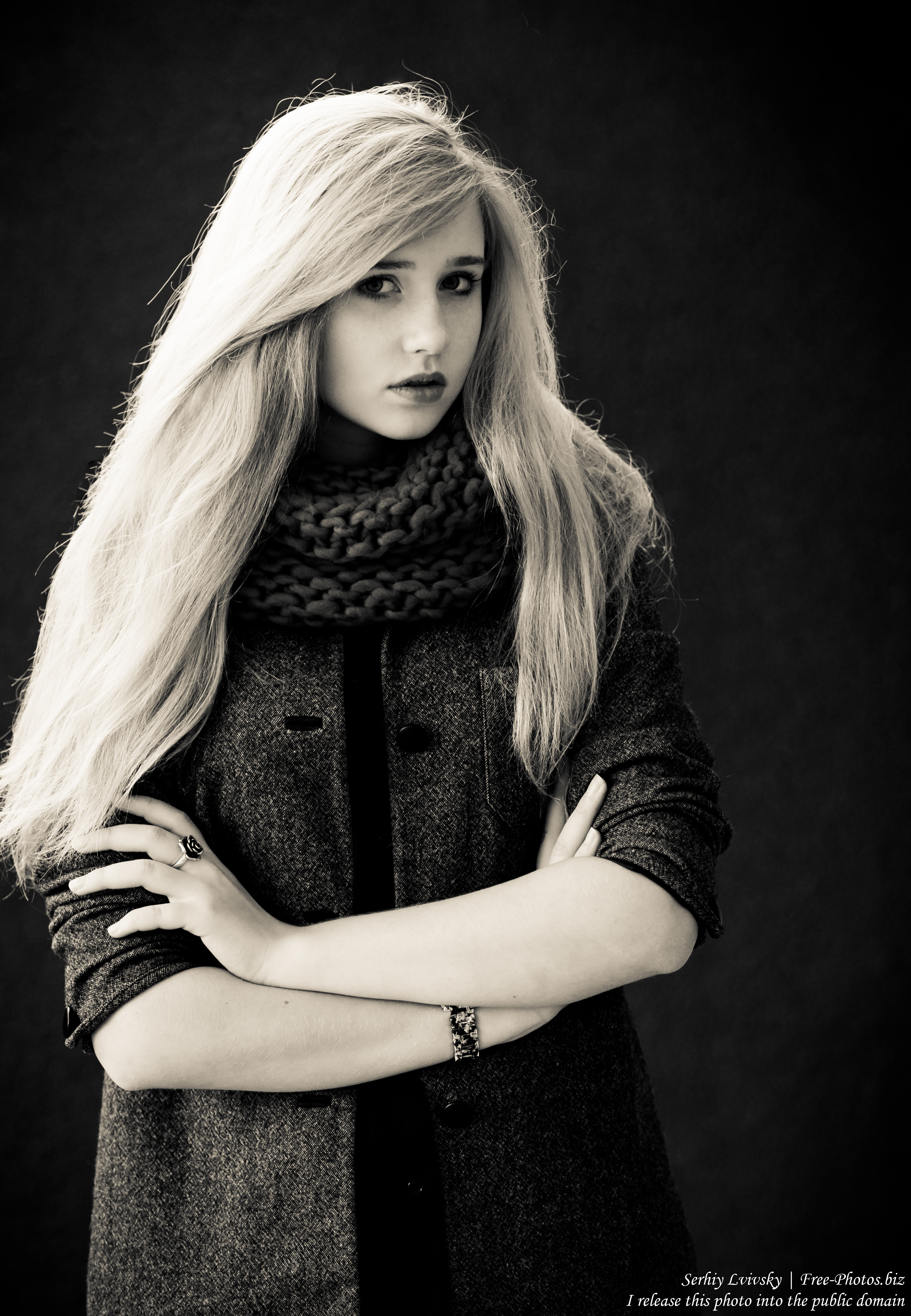 a seventeen-year-old natural blond girl with blue eyes photographed by Serhiy Lvivsky in October 2015, picture 2