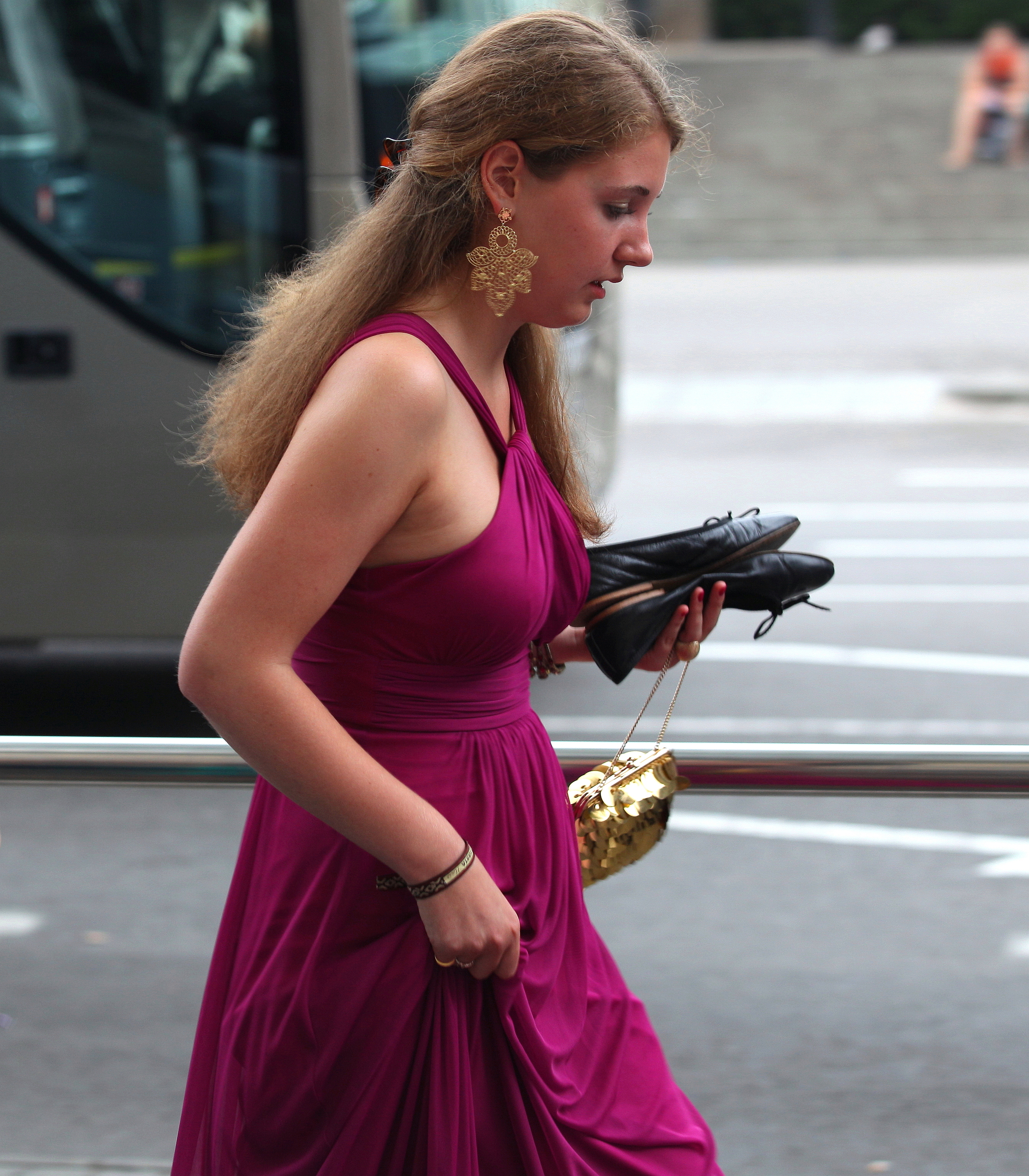 a girl in an evening dress, photographed in August 2013, photo 1/11