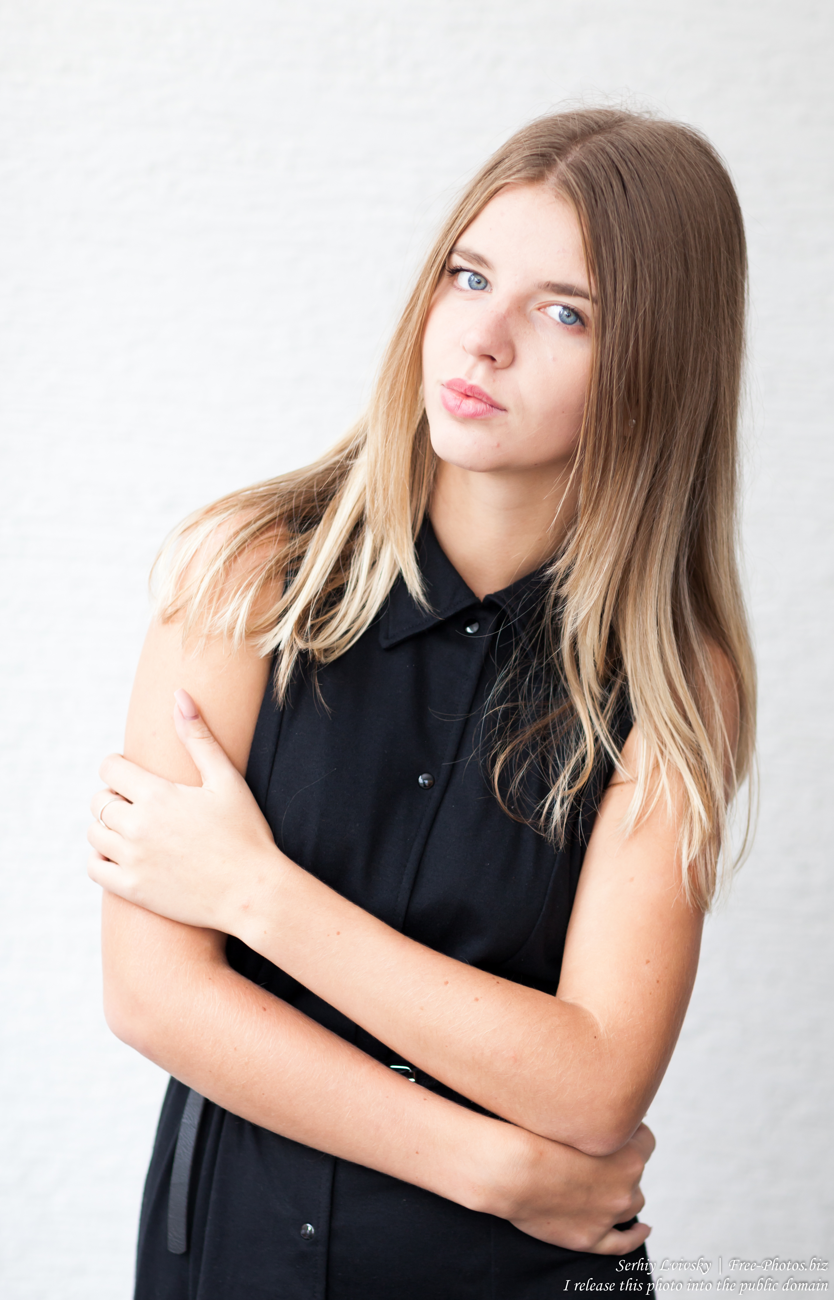 an 18-year-old natural blond girl photographed in September 2016 by Serhiy Lvivsky, picture 1