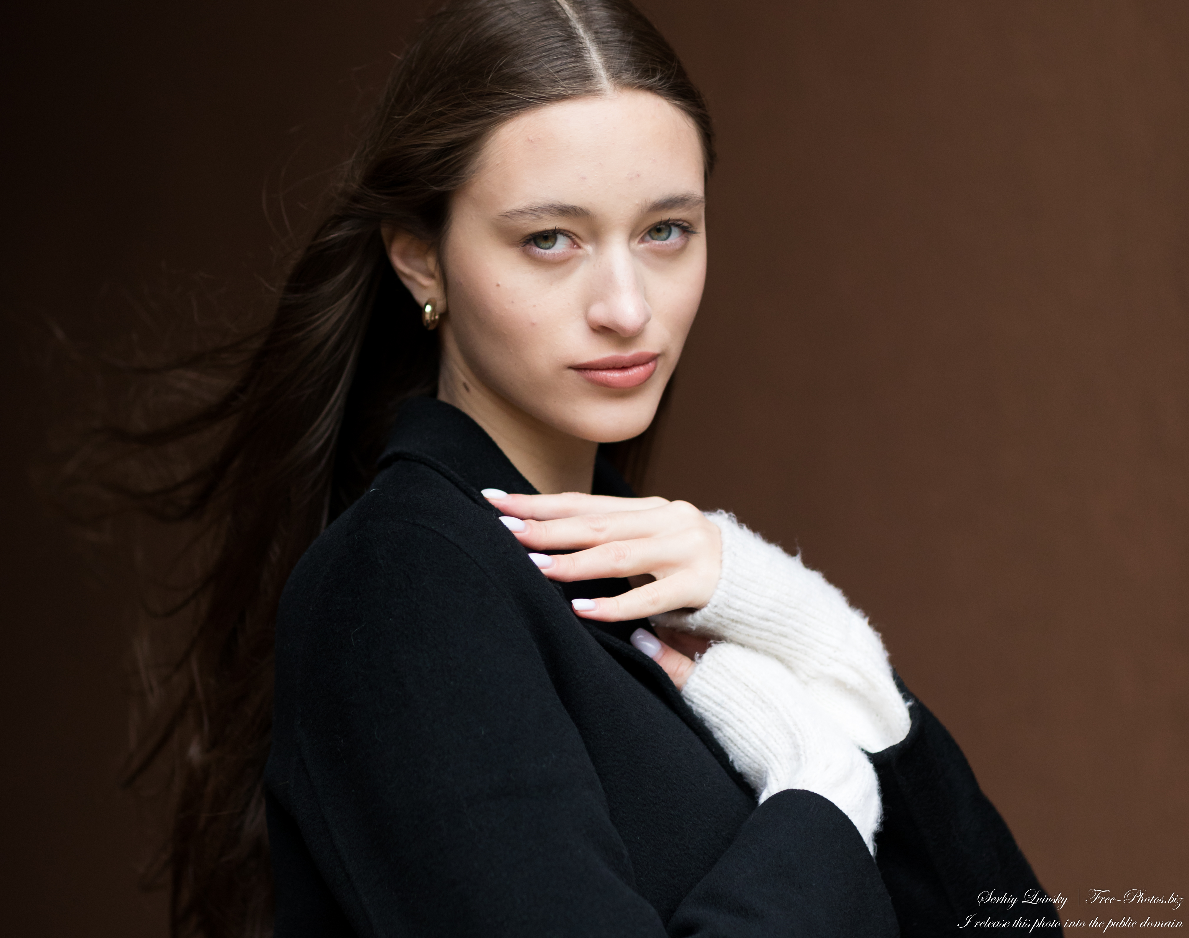 Anna - a 17-year-old ballerina photographed in November 2021 by Serhiy Lvivsky, picture 13