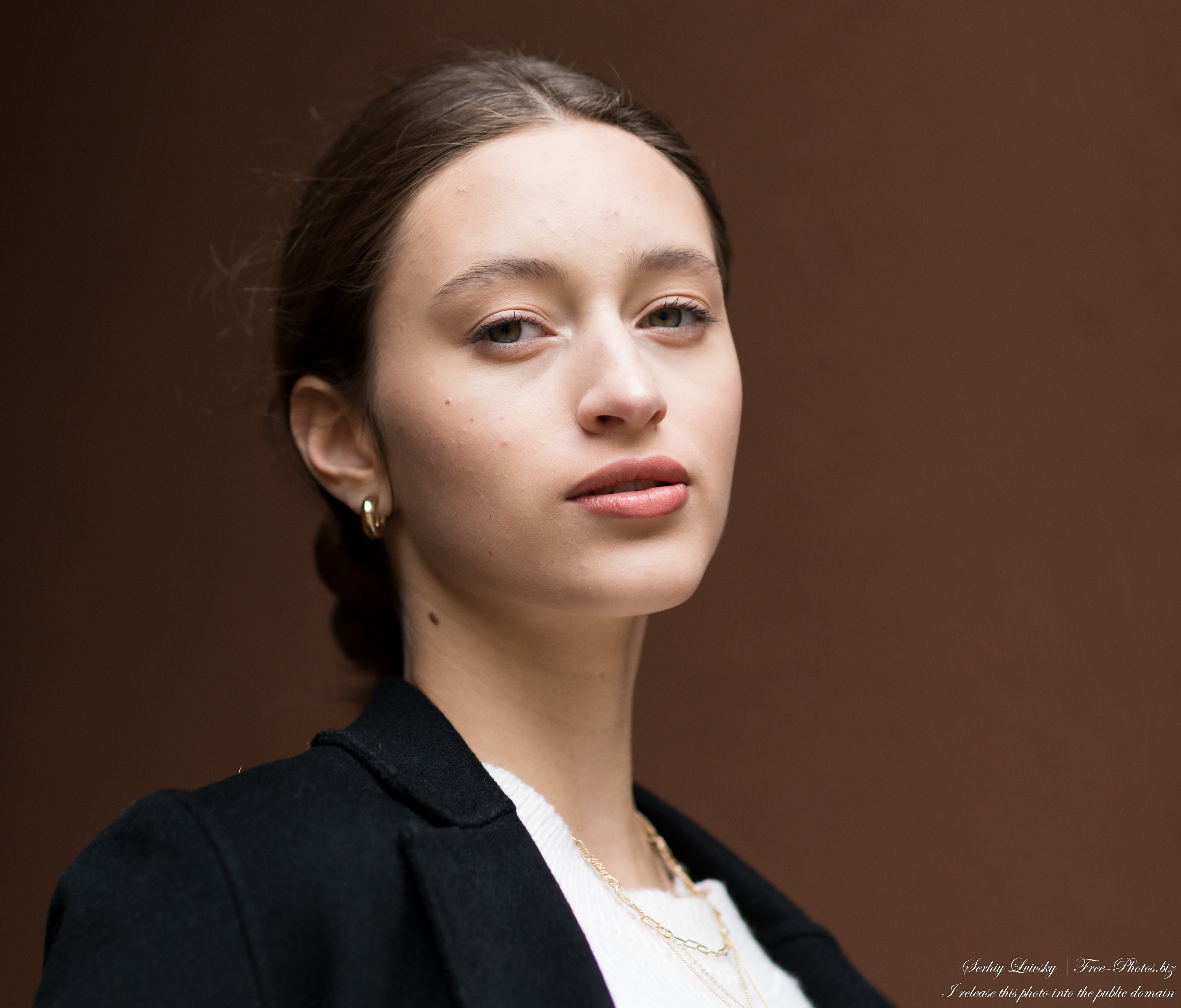Anna - a 17-year-old ballerina photographed in November 2021 by Serhiy Lvivsky, picture 17