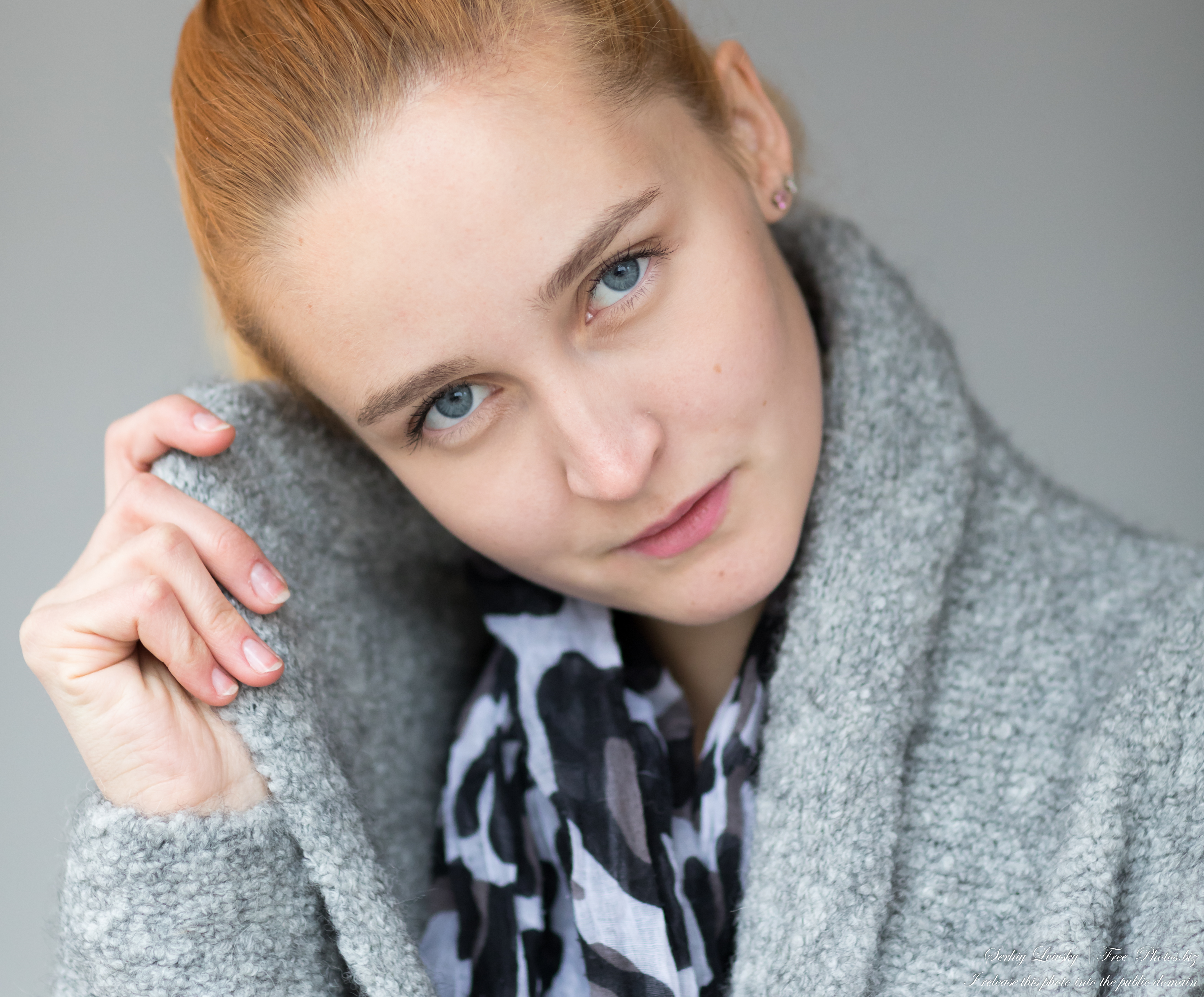 Ksenia - a 25-year-old girl with blue eyes and dyed hair photographed in November 2021 by Serhiy Lvivsky, portrait 4