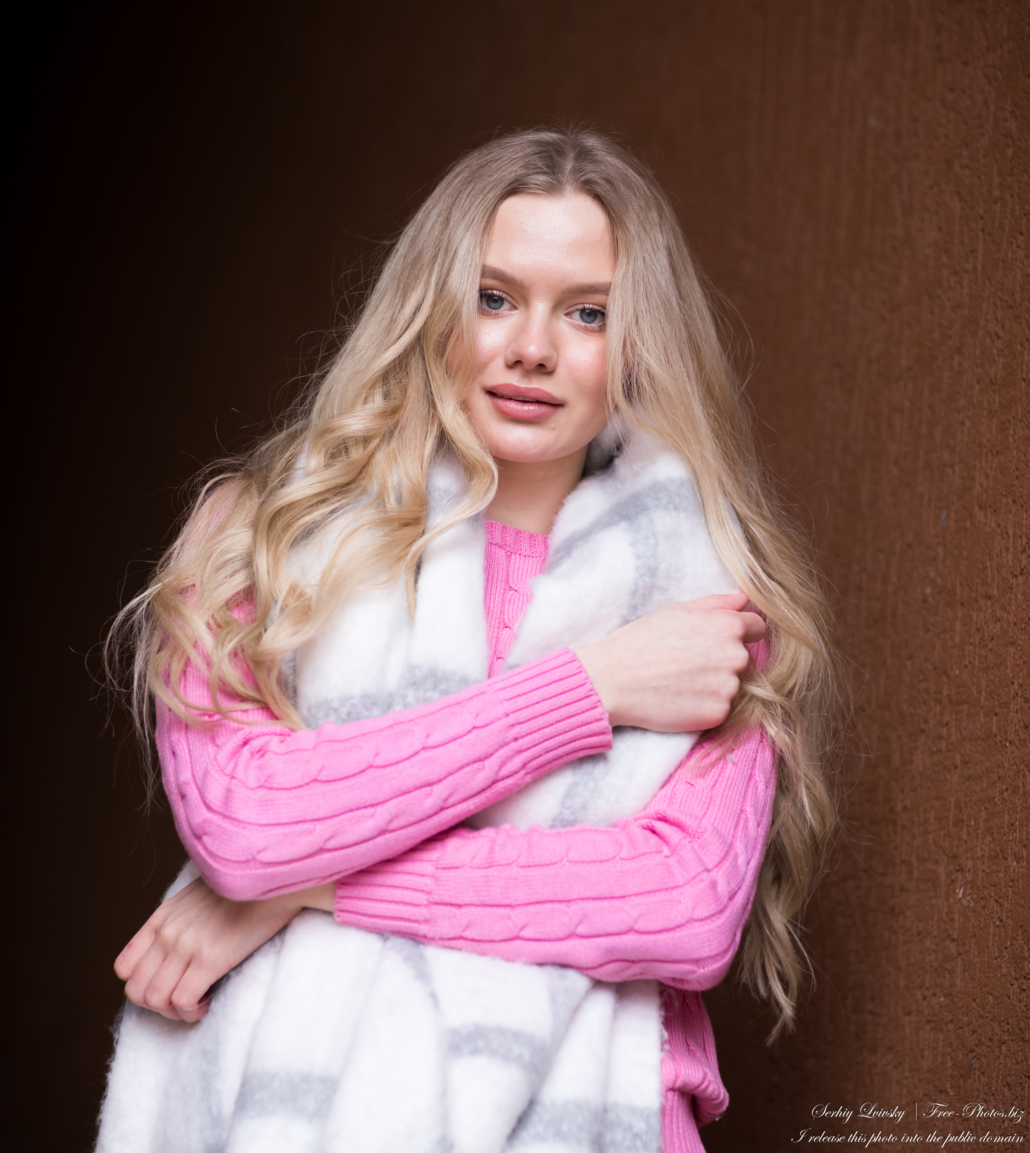 Oksana - a 19-year-old natural blonde girl photographed by Serhiy Lvivsky in March 2021, picture 20
