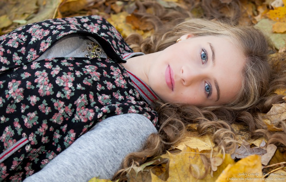 a 13-year-old girl photographed by Serhiy Lvivsky in October 2015, picture 5