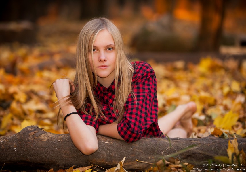 a 15-year-old blond girl photographed by Serhiy Lvivsky in November 2015, picture 2