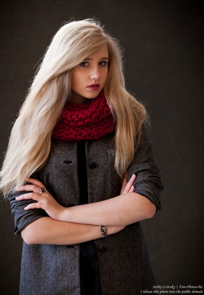a seventeen-year-old natural blond girl with blue eyes photographed by Serhiy Lvivsky in October 2015, picture 1