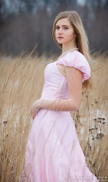 a natural blond 17-year-old girl photographed by Serhiy Lvivsky in January 2016, picture 2