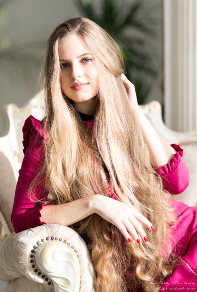 Diana - a 20-year-old natural blonde girl photographed in December 2022 by Serhiy Lvivsky, picture 7