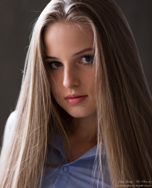 Diana - an 18-year-old natural blonde girl photographed in August 2020 by Serhiy Lvivsky, picture 22
