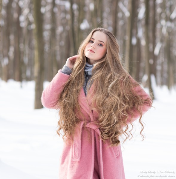 Diana - an 18-year-old natural blonde girl photographed in February 2021 by Serhiy Lvivsky, picture 14