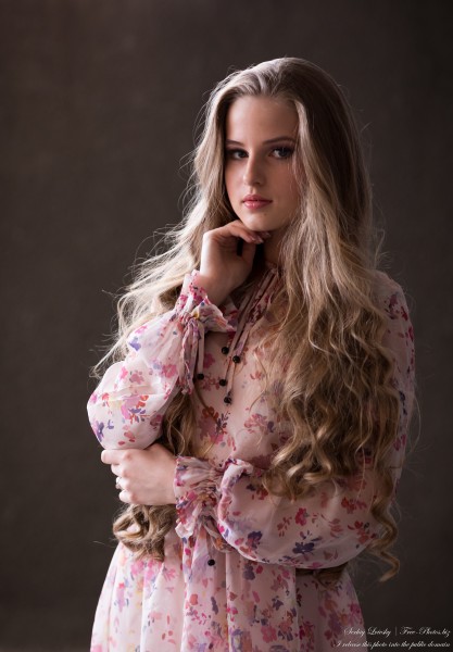 Diana - an 18-year-old natural blonde girl photographed by Serhiy Lvivsky in July 2020, picture 6