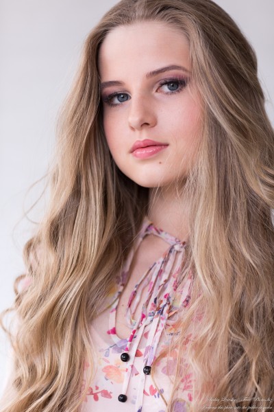 Diana - an 18-year-old natural blonde girl photographed by Serhiy Lvivsky in July 2020, picture 13