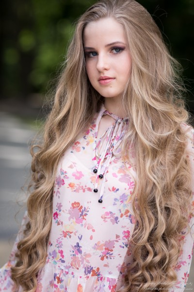 Diana - an 18-year-old natural blonde girl photographed by Serhiy Lvivsky in July 2020, picture 16